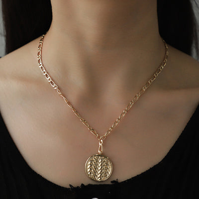 Simple and Elegant Pleated Necklace